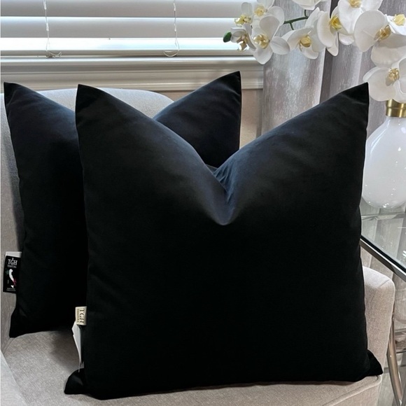 1-TGH TESSITURA ITALIAN VELVET DECORATIVE PILLOW